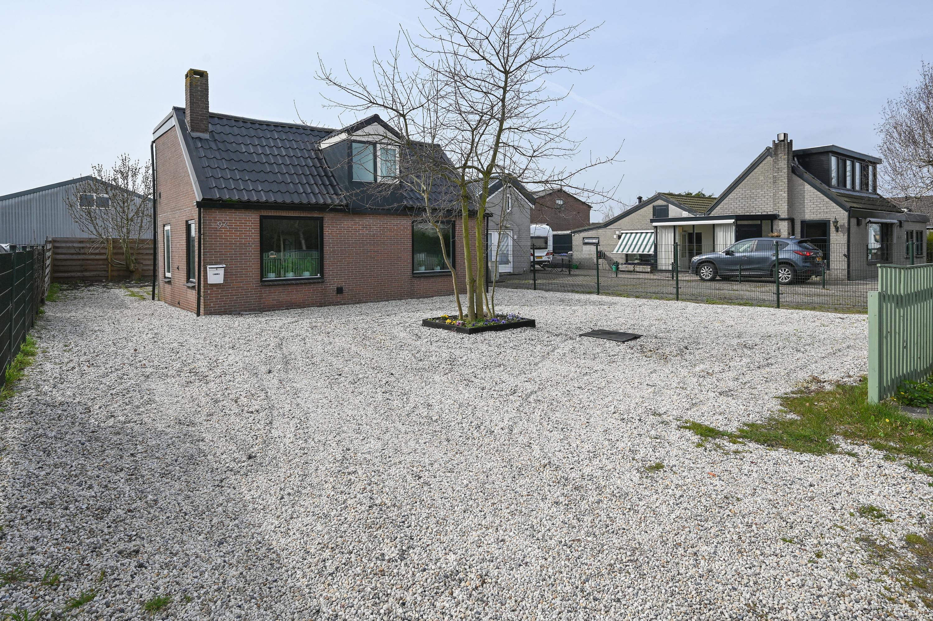 Huis Raasdorperweg 94 in Lijnden