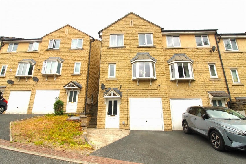 House Victoria Court in Kirklees
