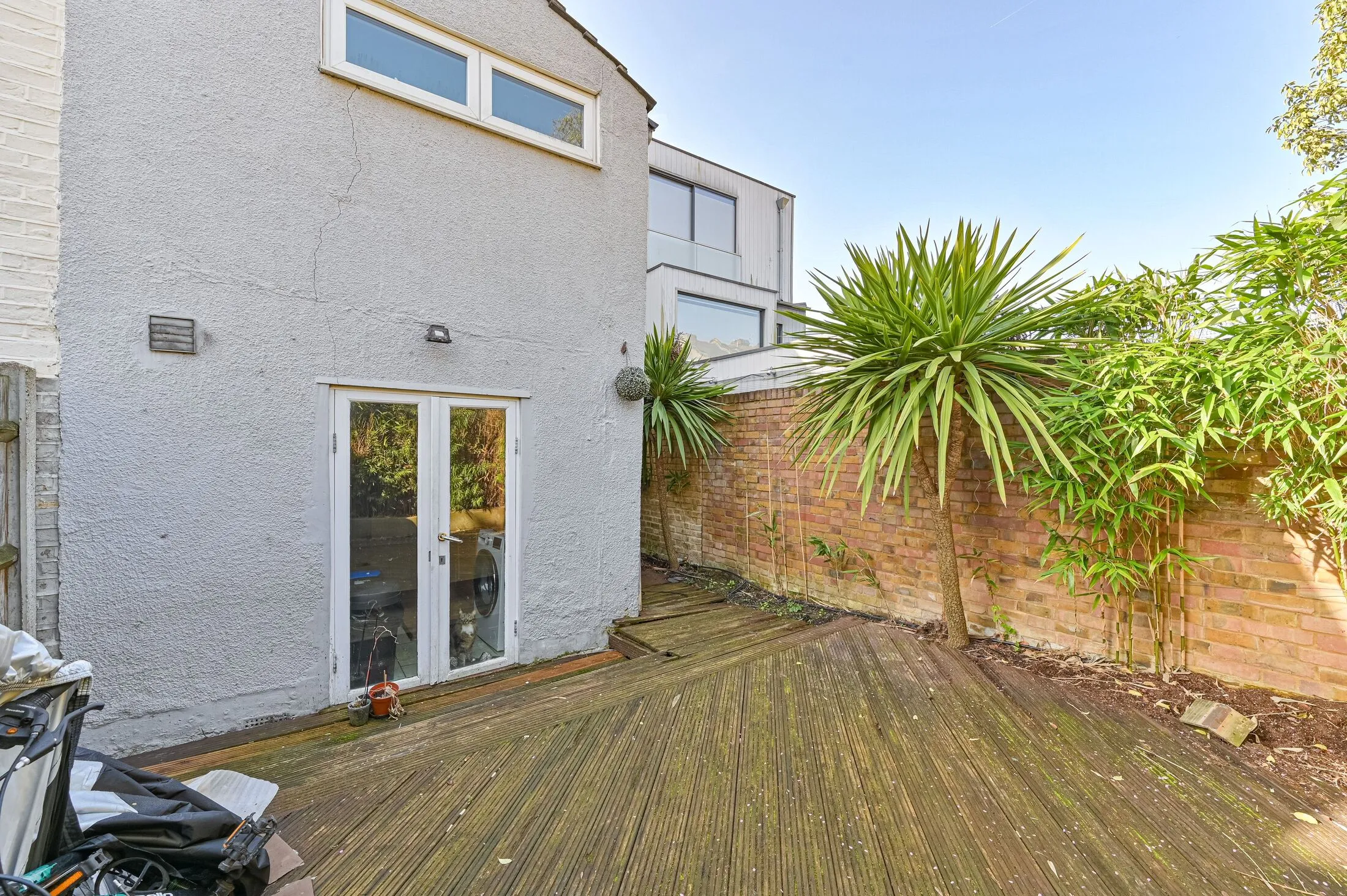 House Crawthew Grove in Greater London