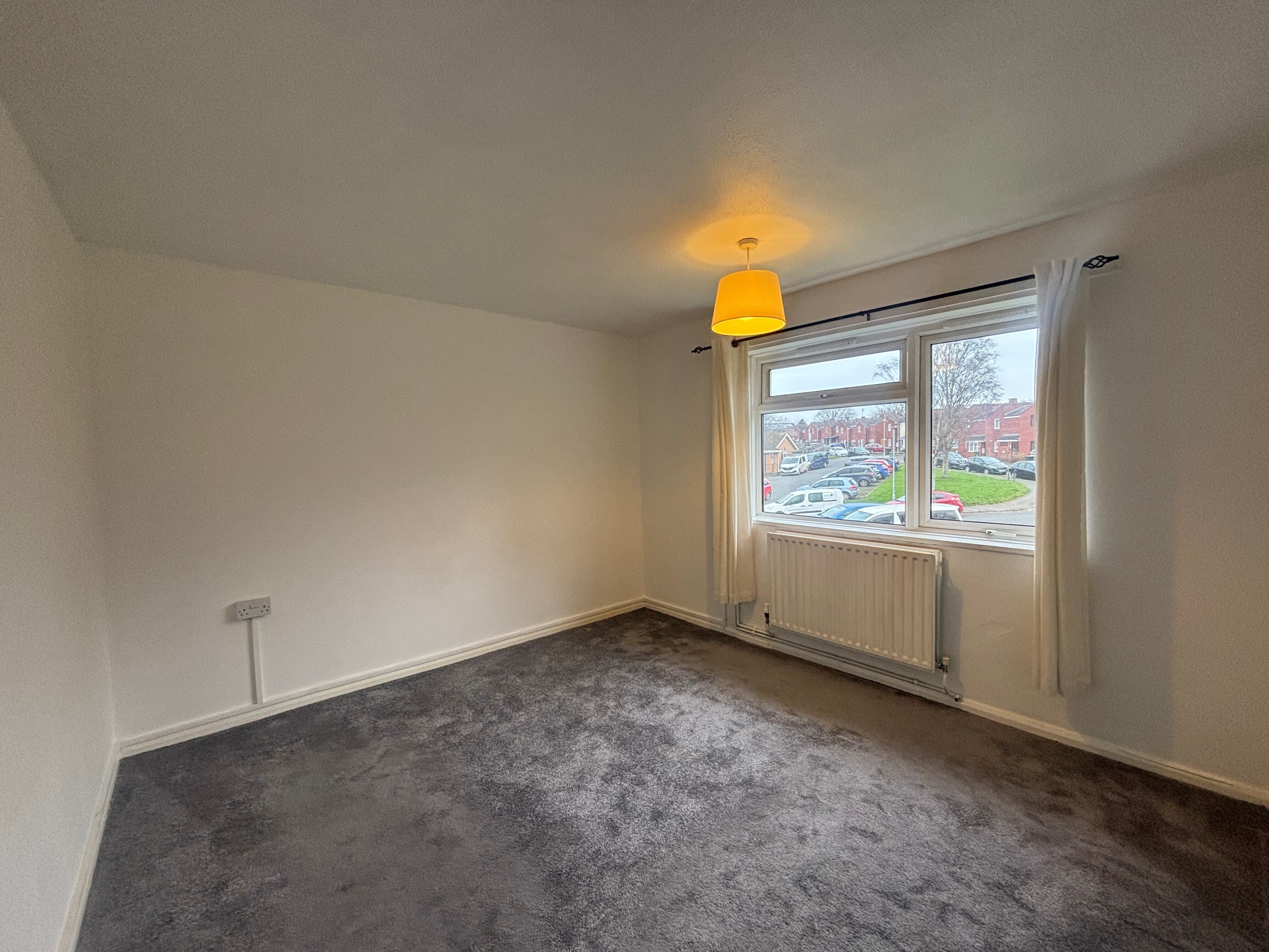 Flat Wayside Crescent in Exeter