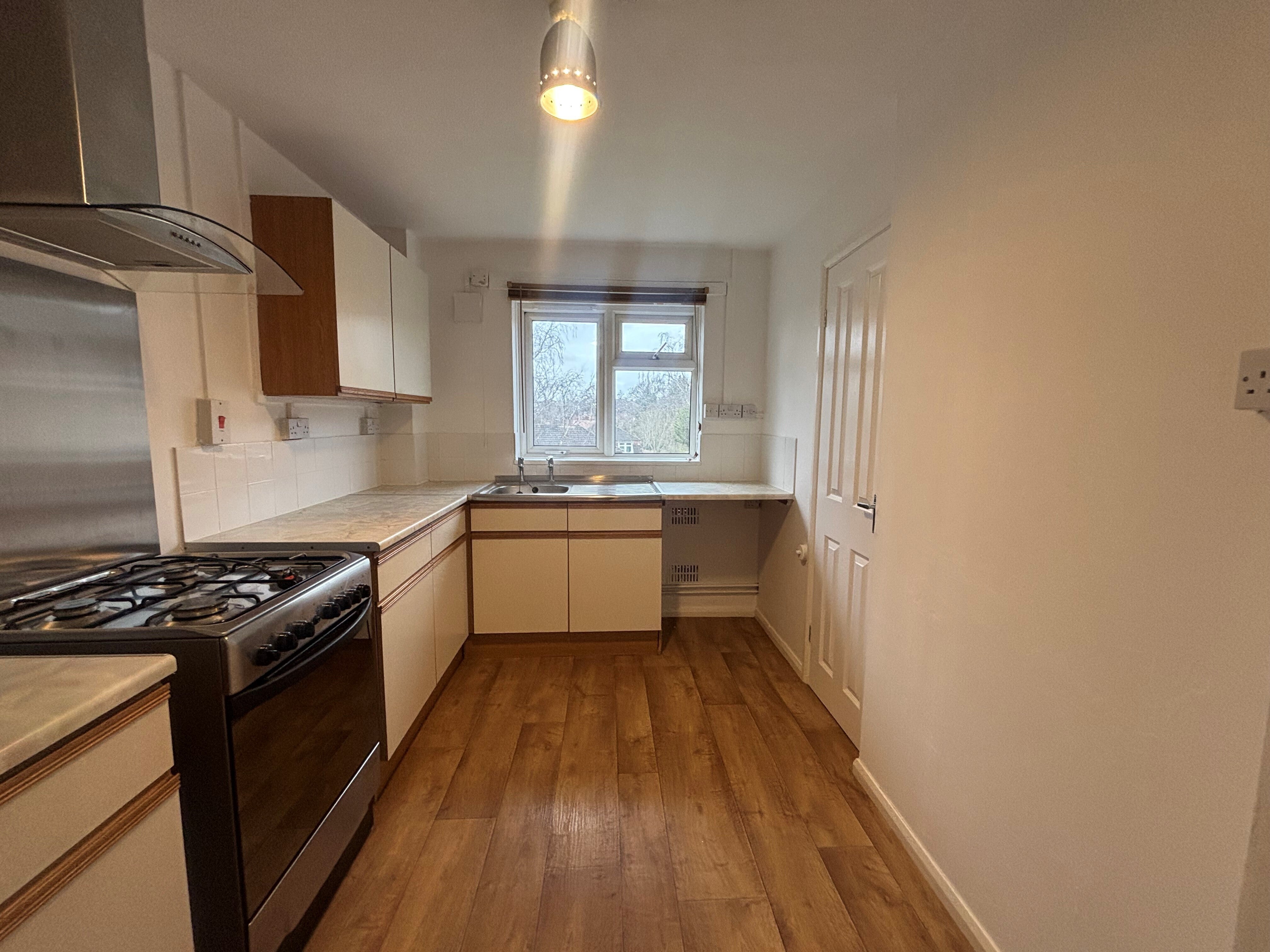 Flat Wayside Crescent in Exeter