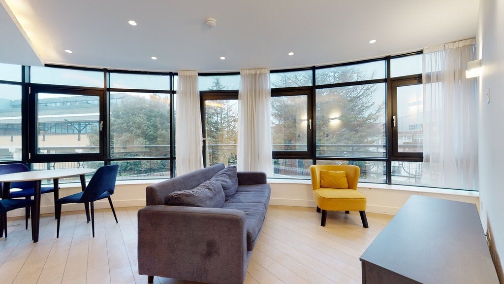 Flat Great West Road in Greater London