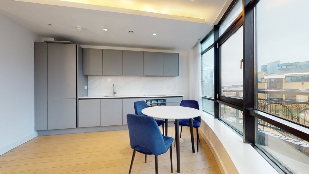 Flat Great West Road in Greater London
