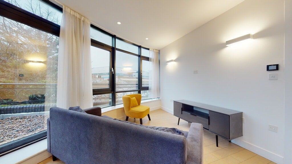 Flat Great West Road in Greater London
