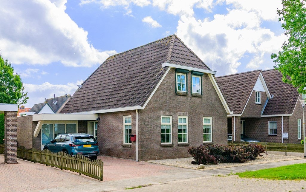 Burgemeester van der Veenweg 18 in Ossenzijl