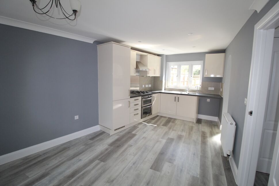 House Sabre Crescent in Ashford
