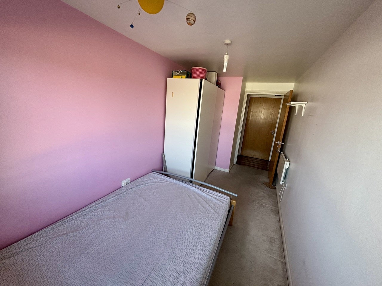 Flat Tilley Road in Greater London