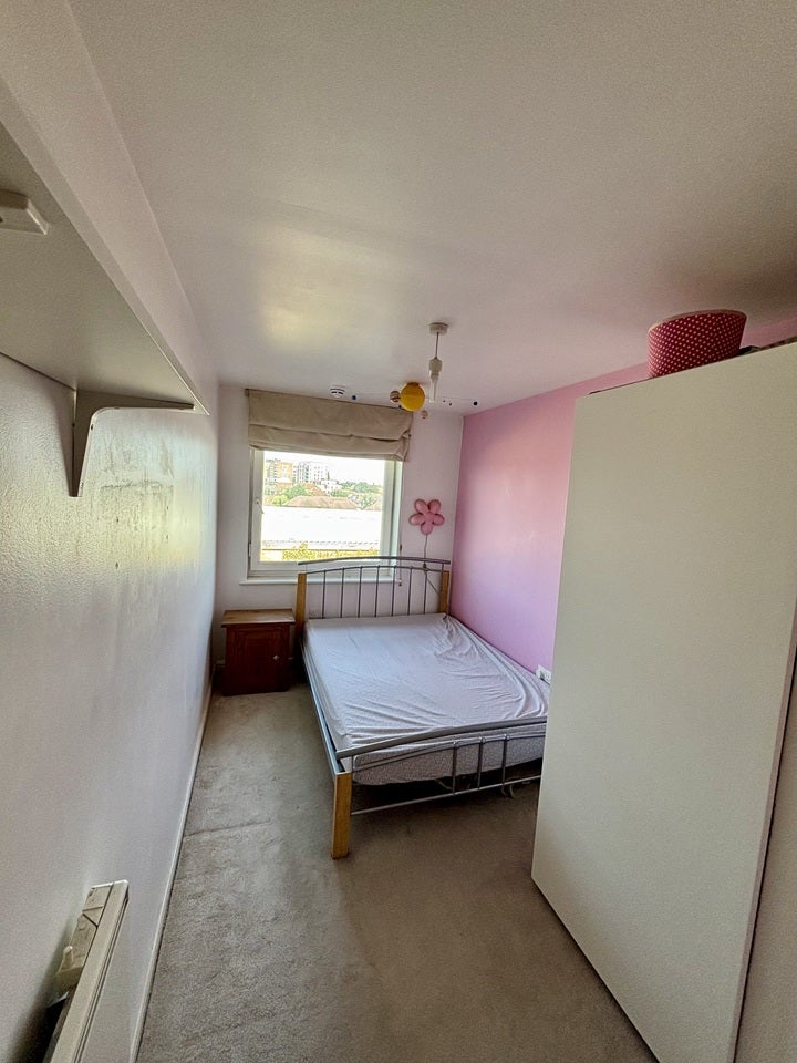 Flat Tilley Road in Greater London
