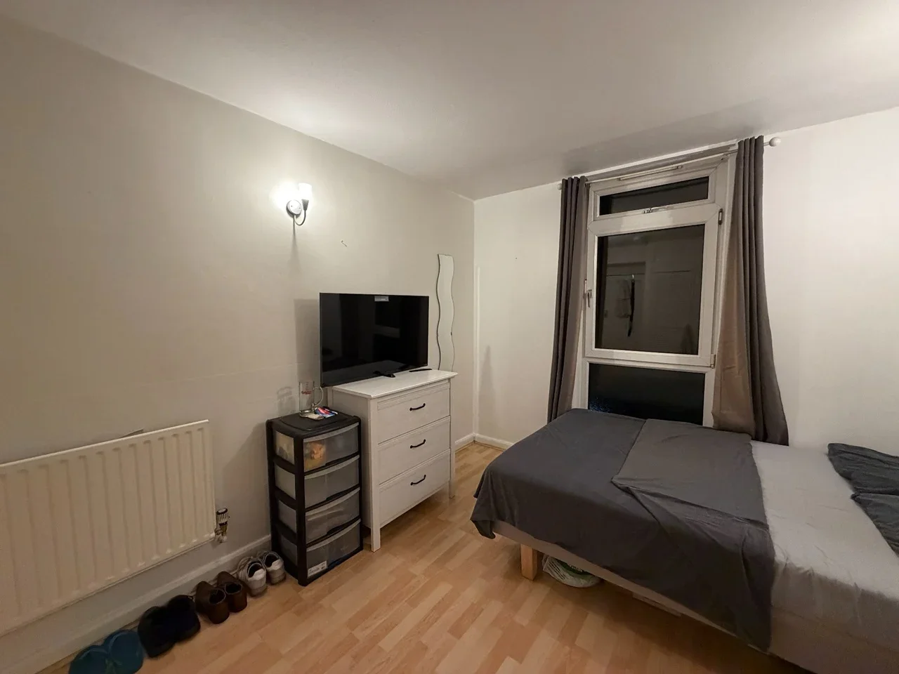 Room Bolton Road in Greater London