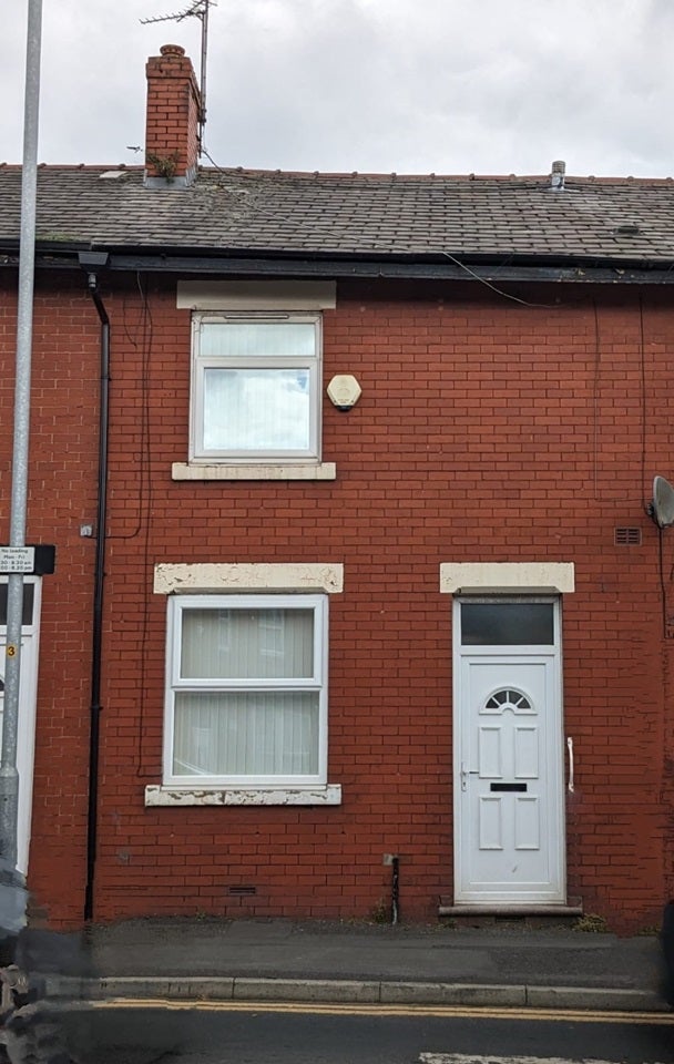 House Hathershaw Lane in Oldham