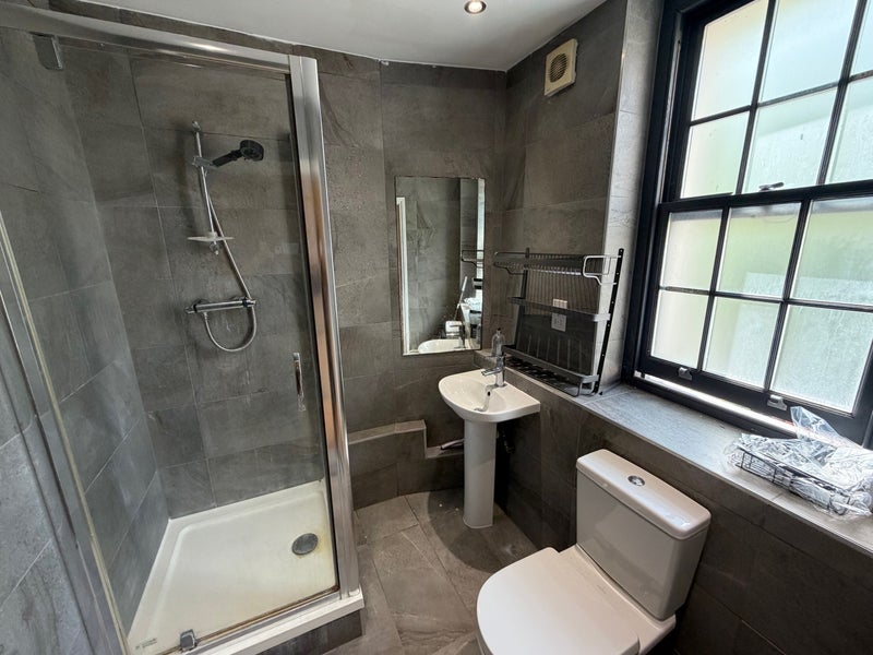 Room Clutton Street in Greater London