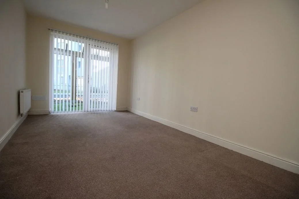 Flat Drummond Grove in Ashford