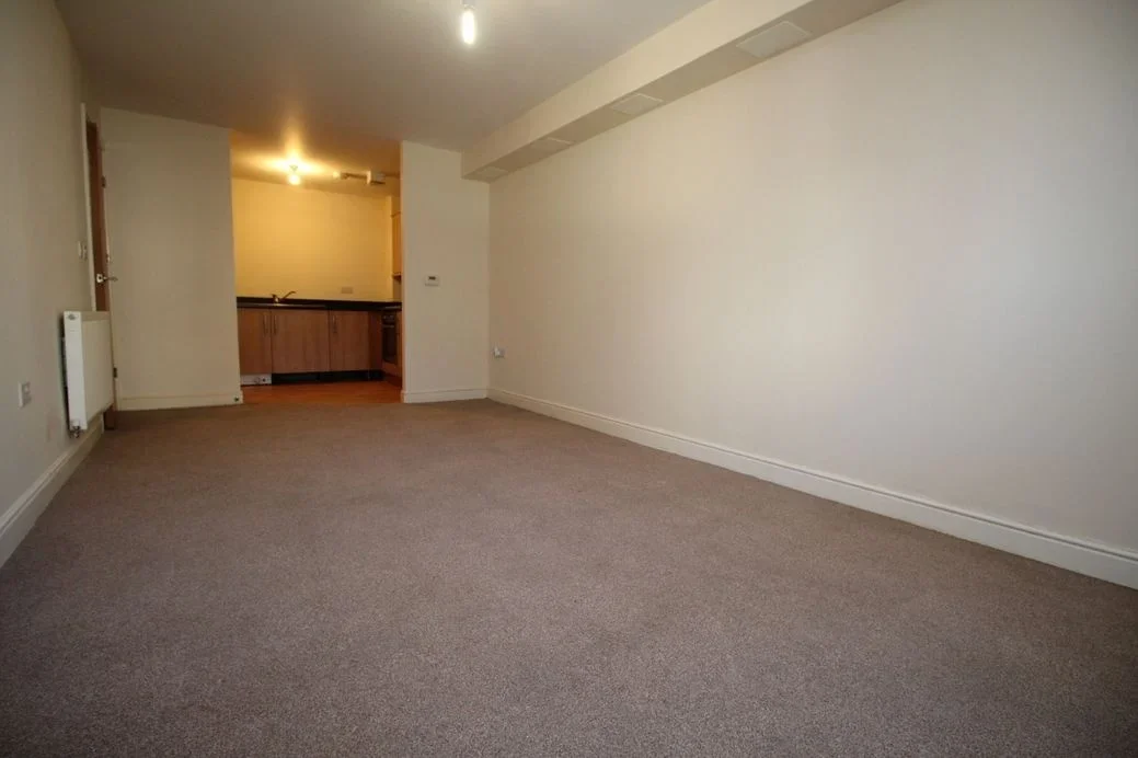 Flat Drummond Grove in Ashford