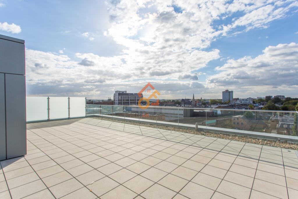 Flat Glenthorne Road in Greater London