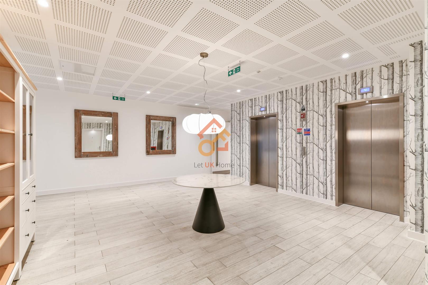 Flat Glenthorne Road in Greater London