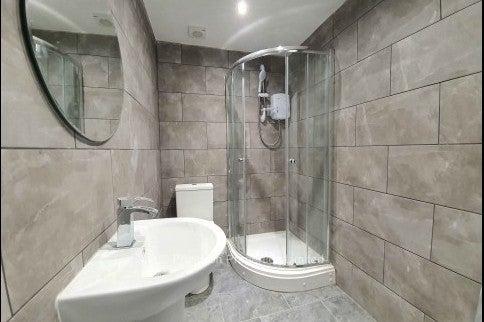 Flat Well Close Rise in Leeds
