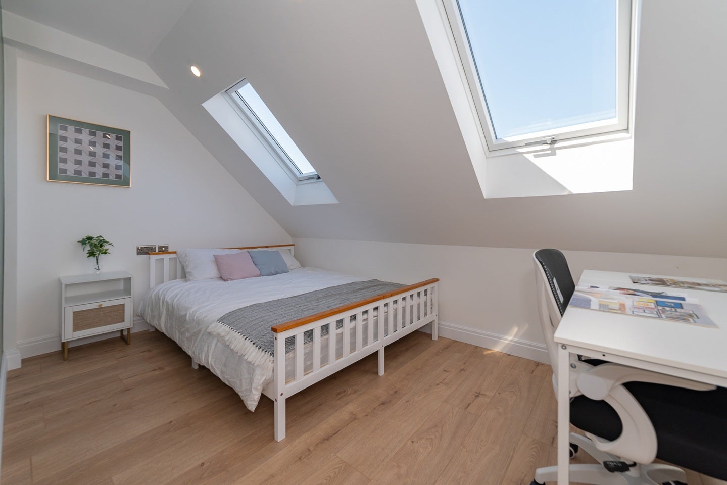 Room Meadow Road in Greater London