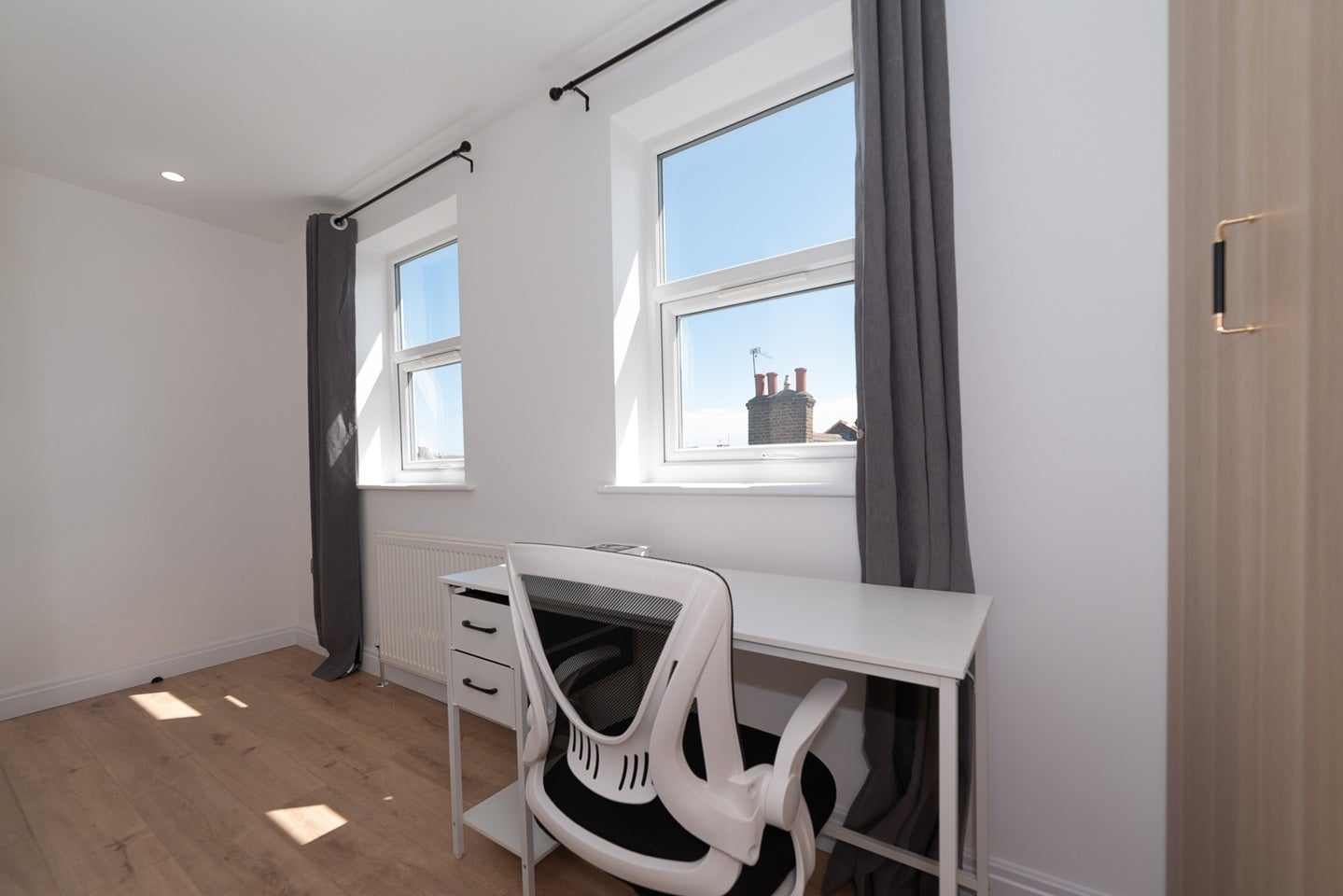 Room Meadow Road in Greater London
