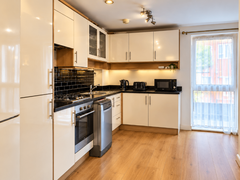 Flat Northolt Road in Greater London