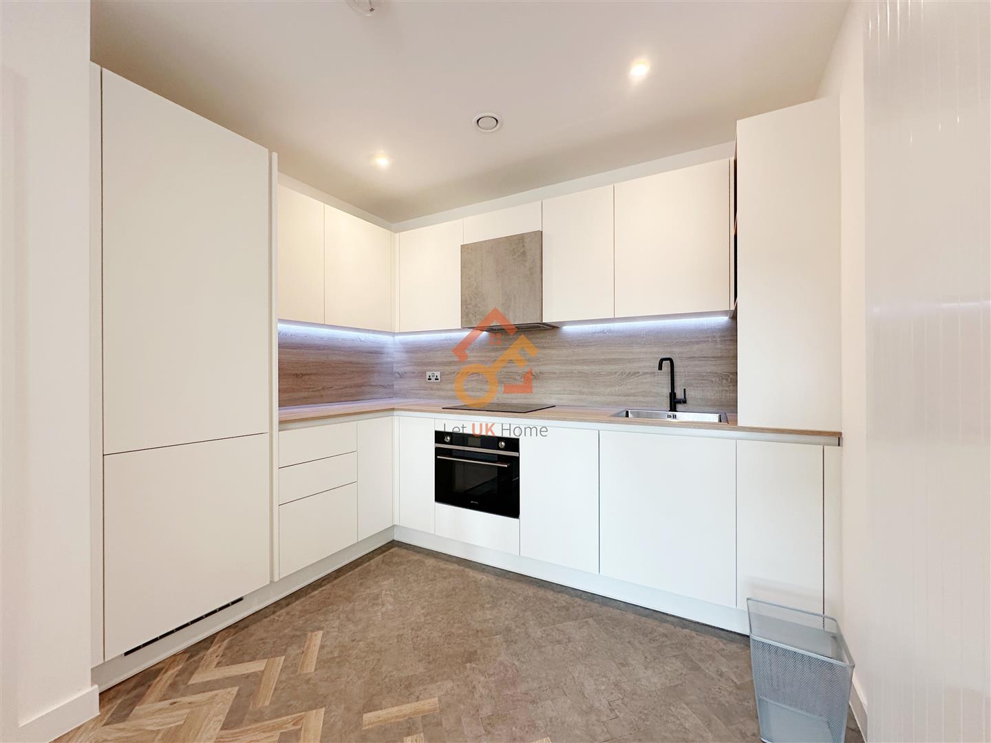 Flat Gillender Street in Greater London