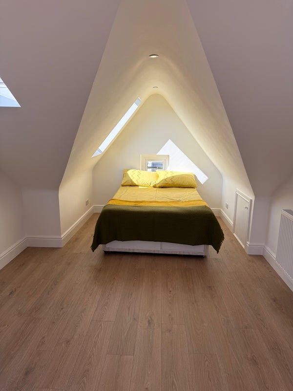 Room Rhodesia Road in Greater London