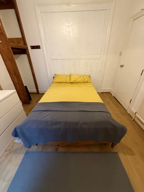 Room Rhodesia Road in Greater London