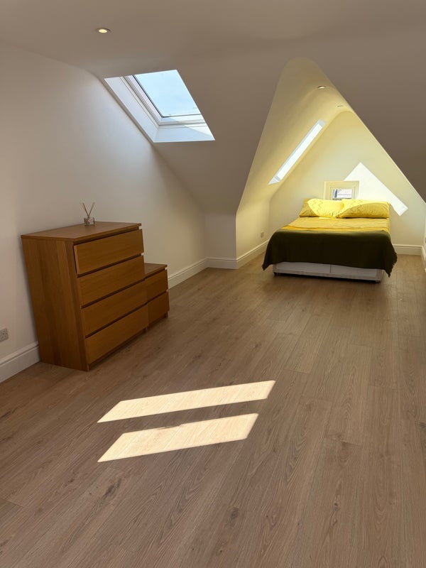 Room Rhodesia Road in Greater London