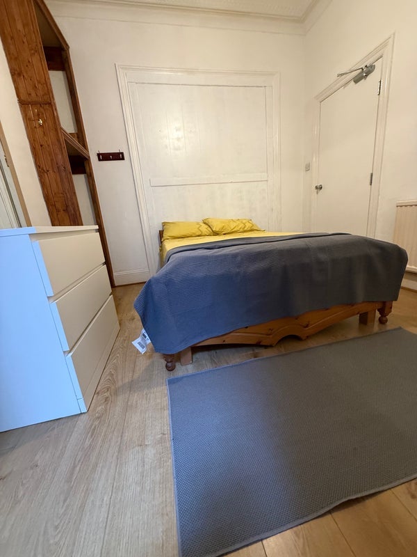 Room Rhodesia Road in Greater London