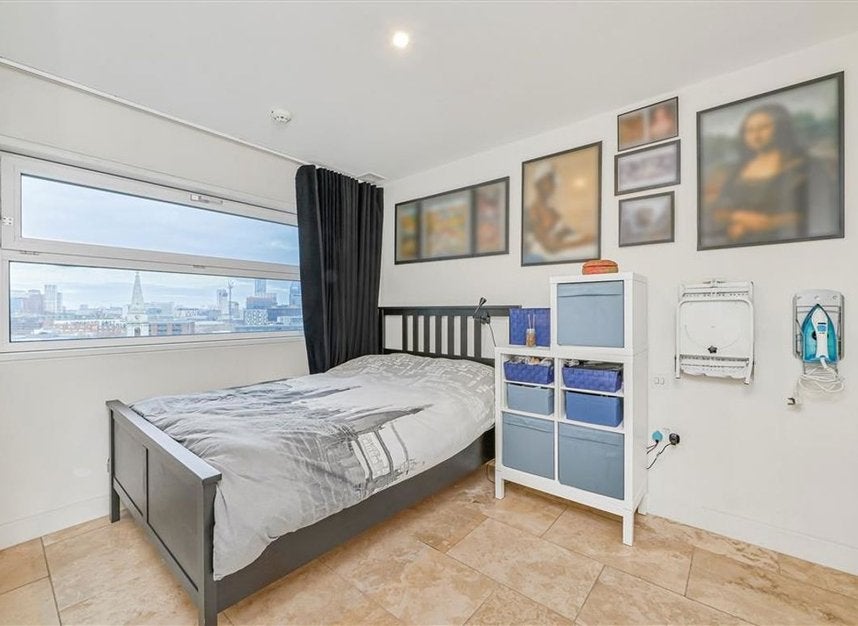 Flat Tabard Street in Greater London