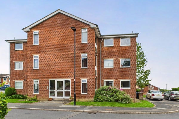 Flat Wadsworth Road in Sheffield