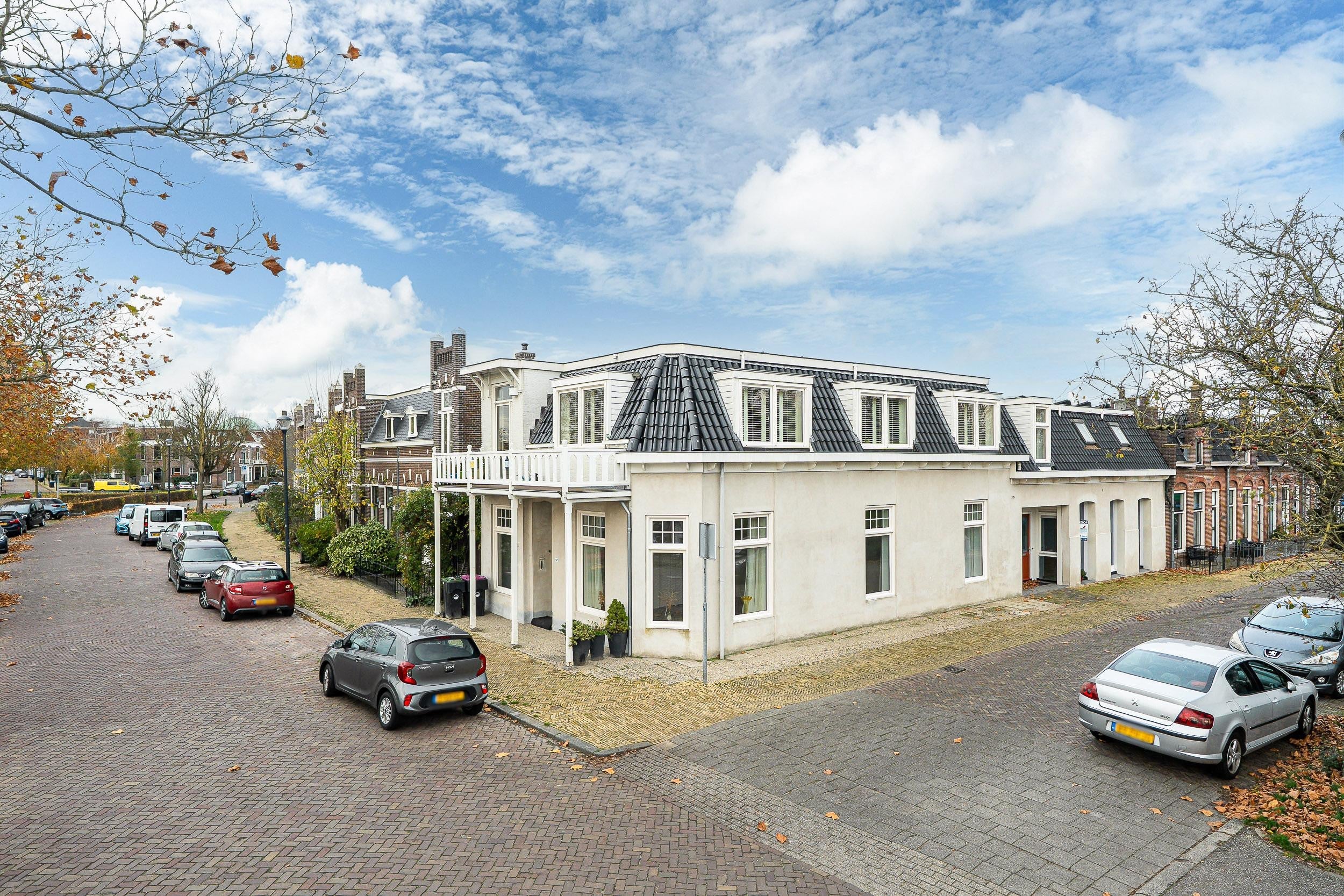 Huis Emmakade in Leeuwarden
