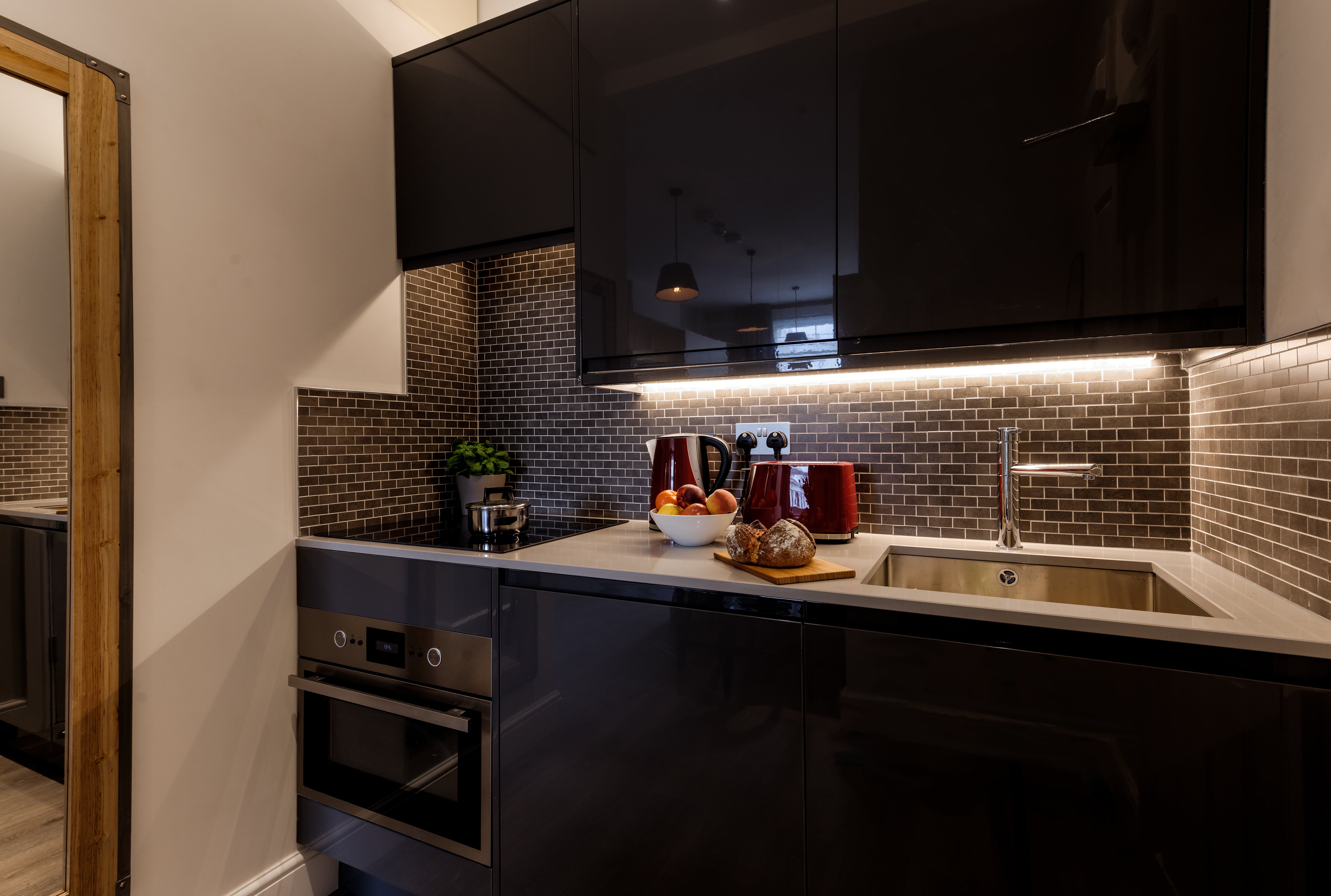 Flat Linden Gardens in Greater London