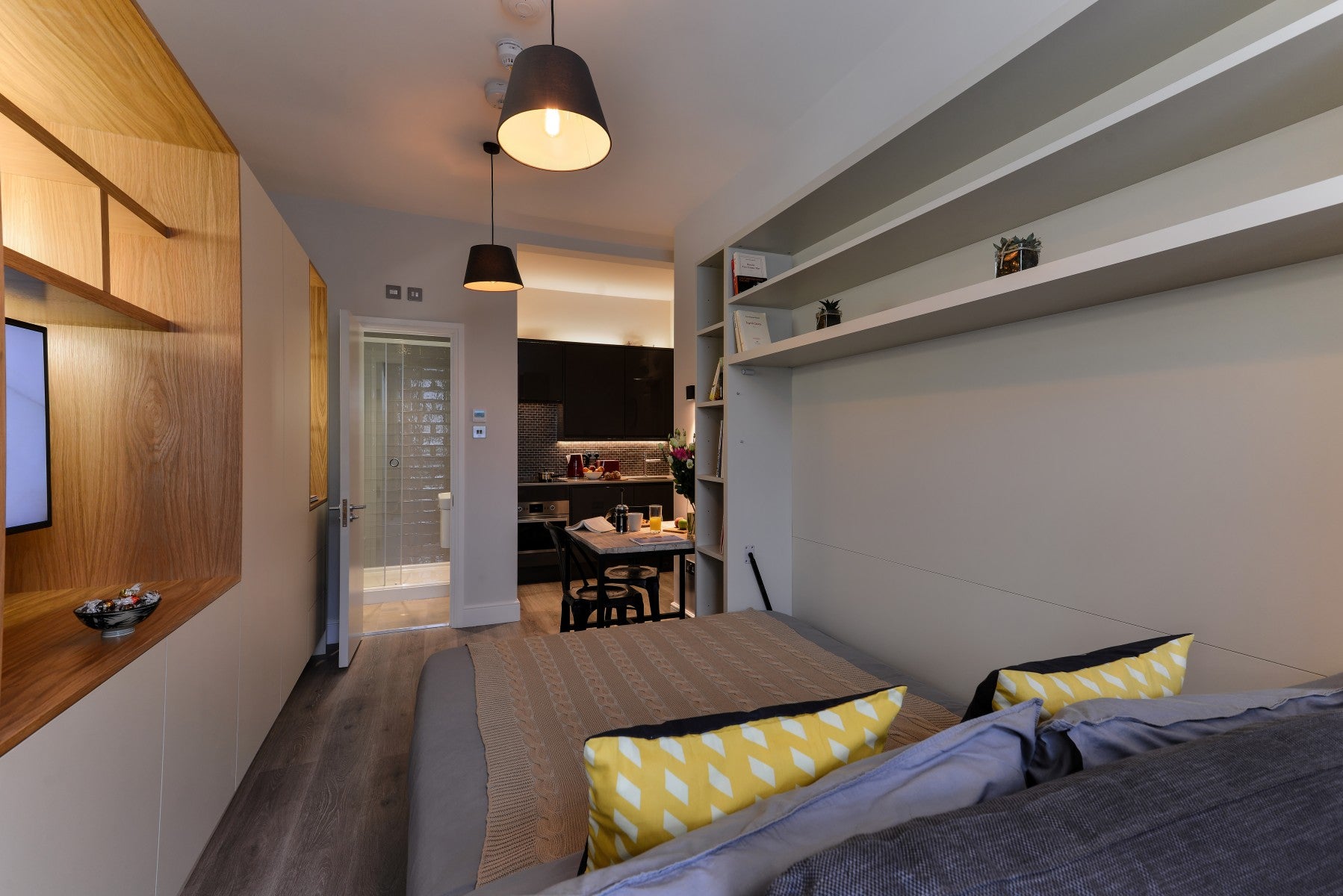 Flat Linden Gardens in Greater London