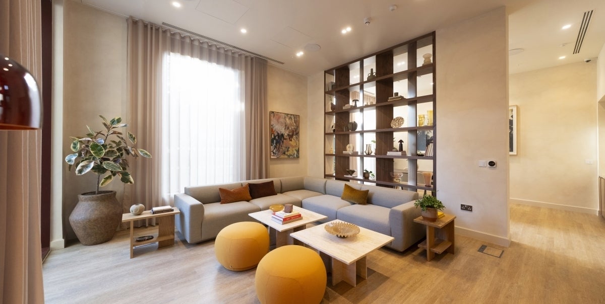 Flat Upper Street in Greater London