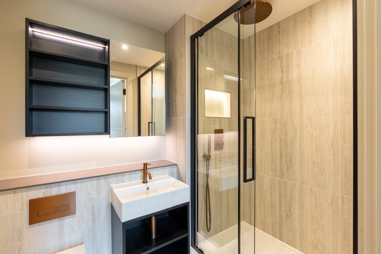 Flat Lapidge Drive in Greater London