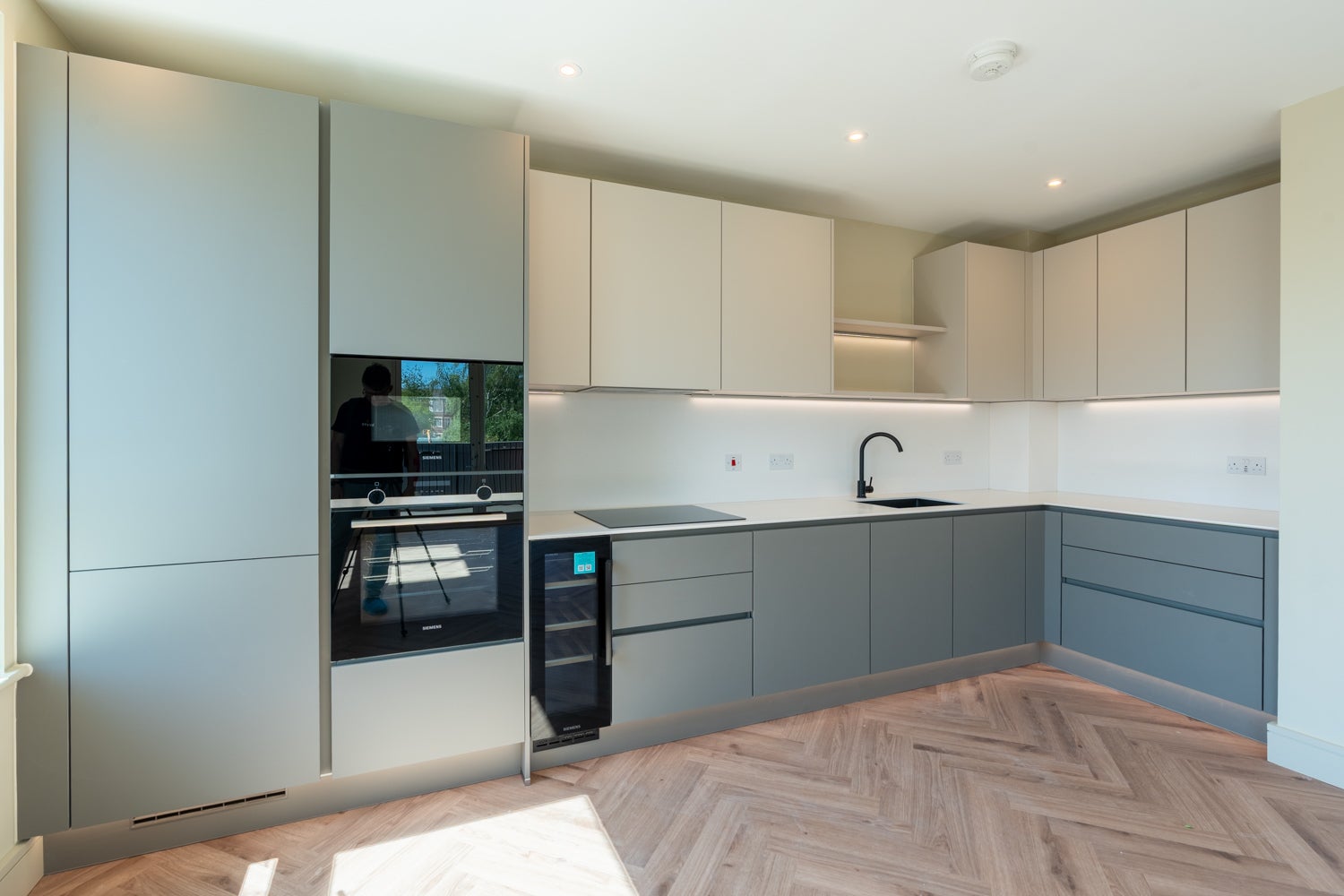 Flat Lapidge Drive in Greater London