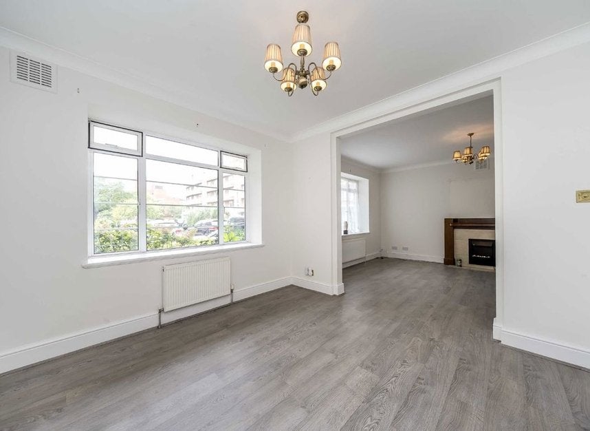 Flat Gliddon Road in Greater London