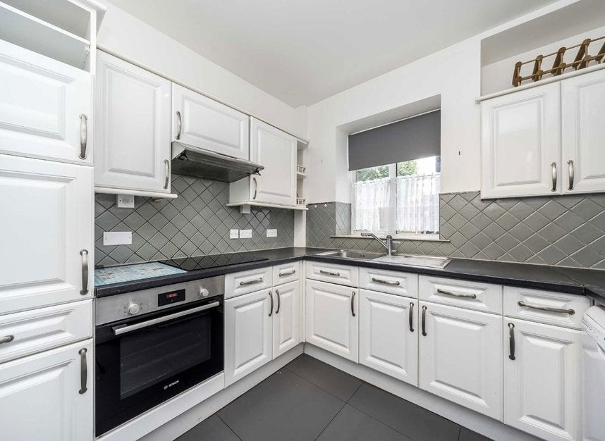 Flat Gliddon Road in Greater London