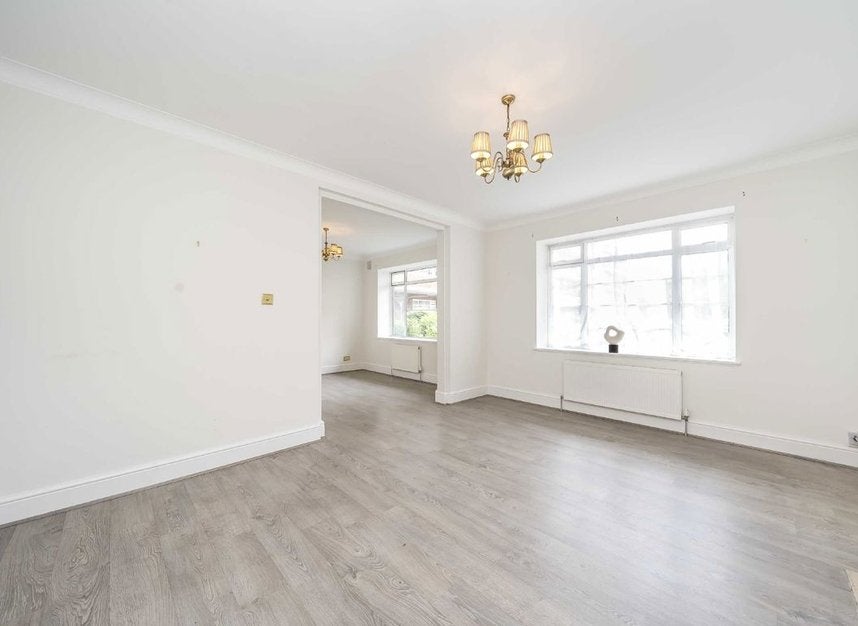 Flat Gliddon Road in Greater London
