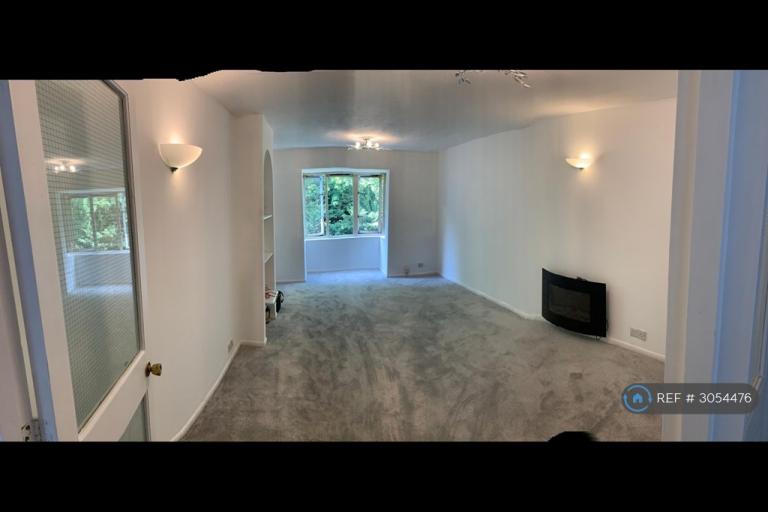 Flat Harp Island Close in Greater London