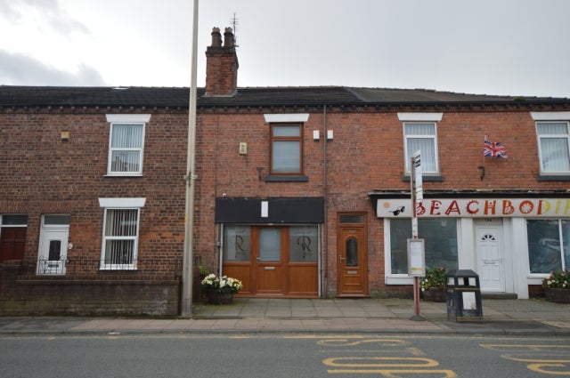 Flat Atherton Road in Hindley