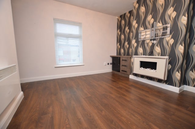 Flat Atherton Road in Hindley