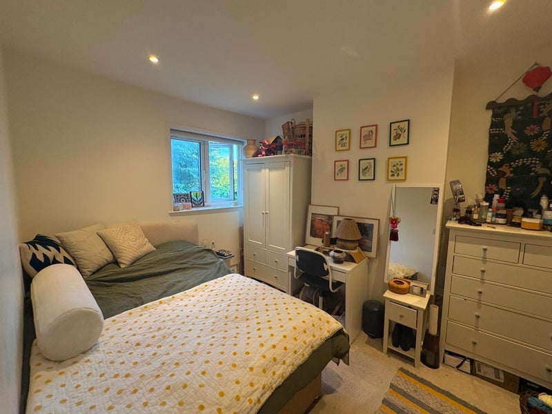 Room Pevensey Road in Greater London