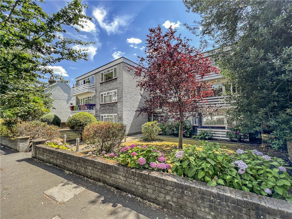 Flat Madeley Road in Greater London