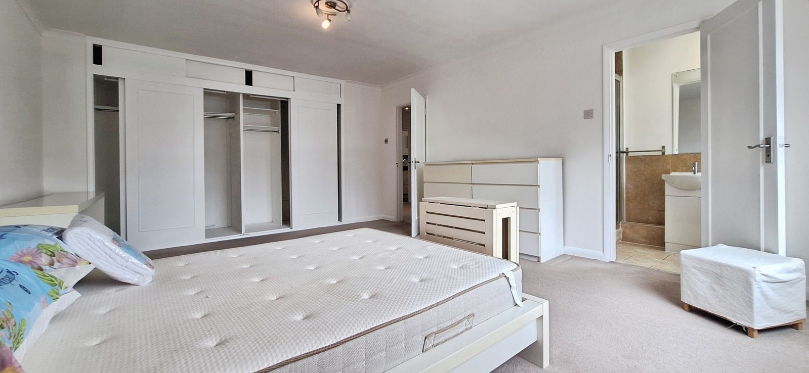 Flat Madeley Road in Greater London