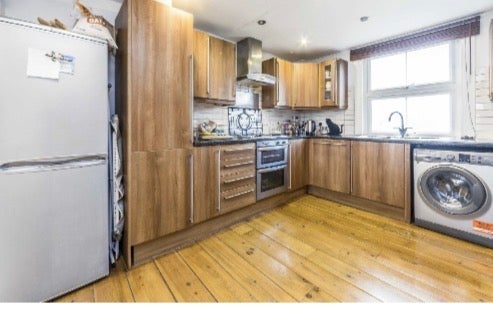 Room Byrne Road in Greater London