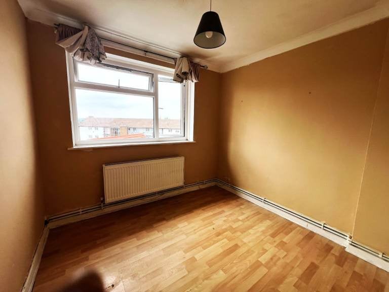 Flat Chichester Court in Greater London