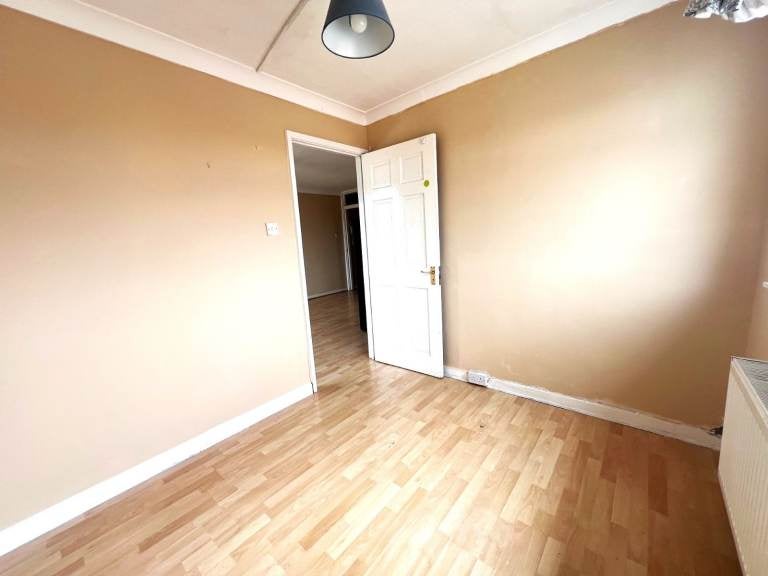 Flat Chichester Court in Greater London