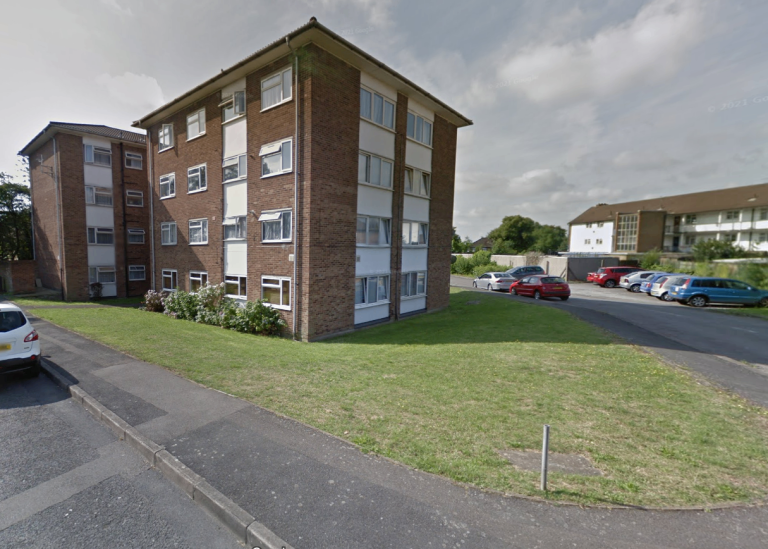 Flat Chichester Court in Greater London