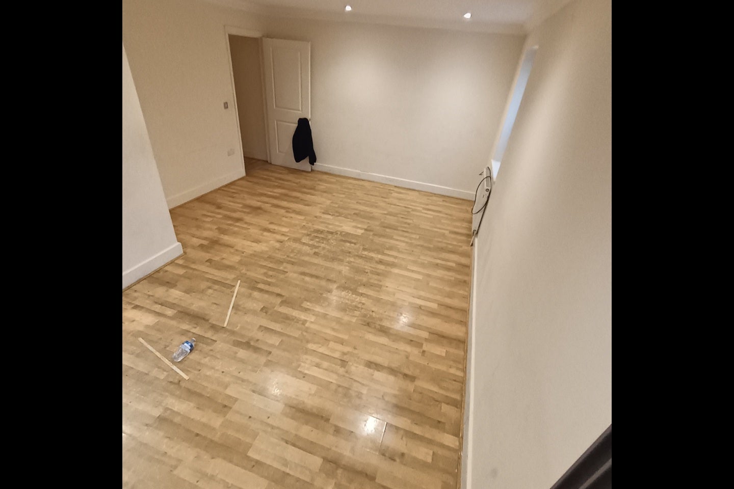 Flat Beulah Hill in Greater London